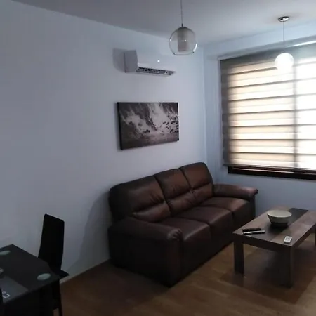 Cozy 1 Bedroom Apt Close To The Sea דירה *